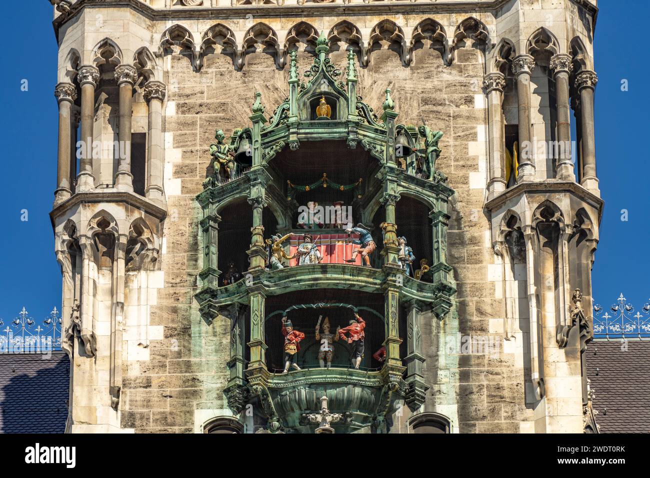 Das Glockenspiel am neuen Rathaus in Muenchen, Bayern, Deutschland  | The clock chimes of the New Town Hall in Munich, Bavaria, Germany Stock Photo