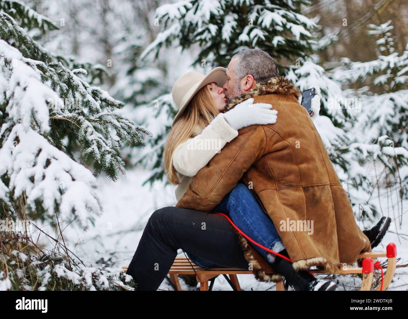 Love couple hugging in nature hi-res stock photography and images - Alamy
