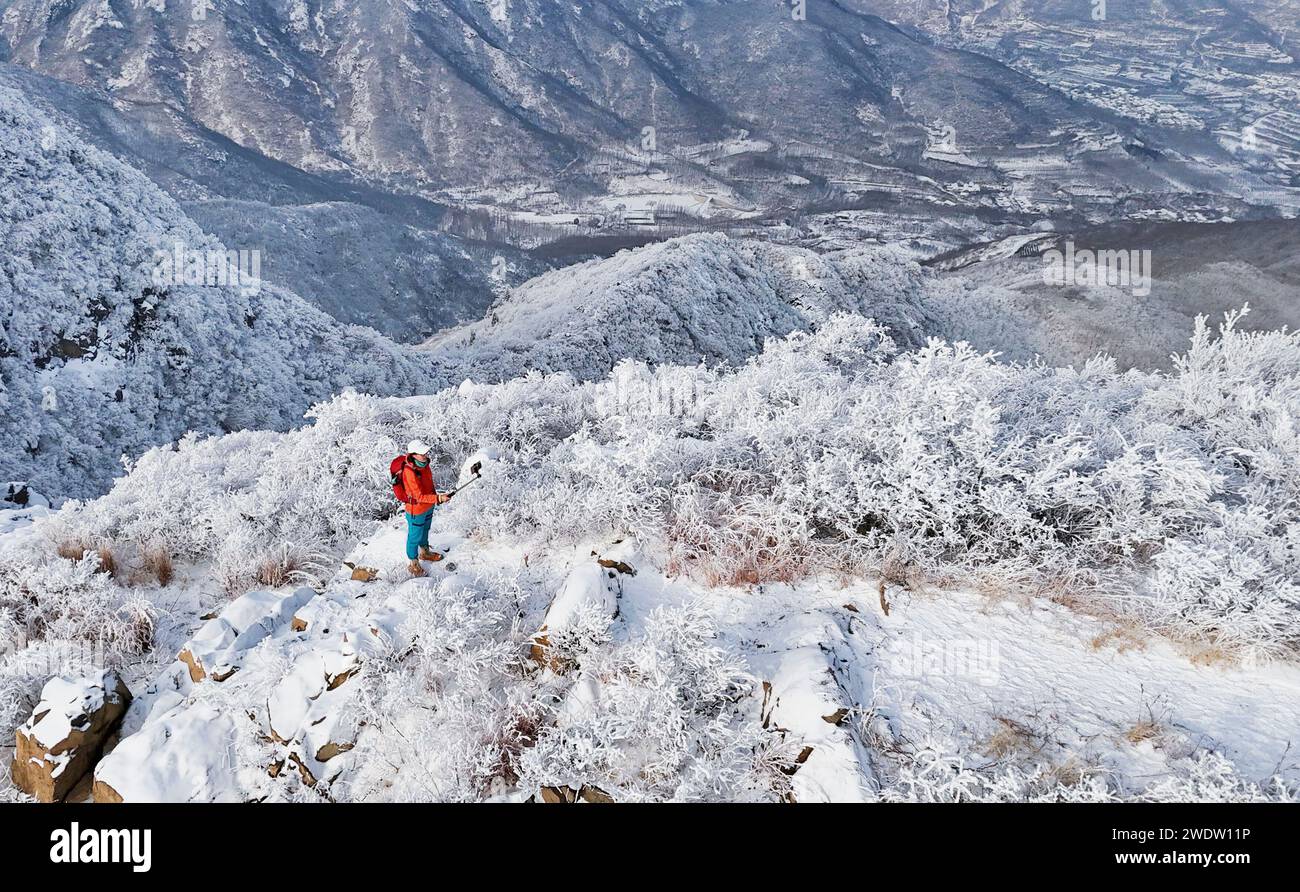 ZOUPING, CHINA - JANUARY 21, 2024 - A mountaineering enthusiast takes ...