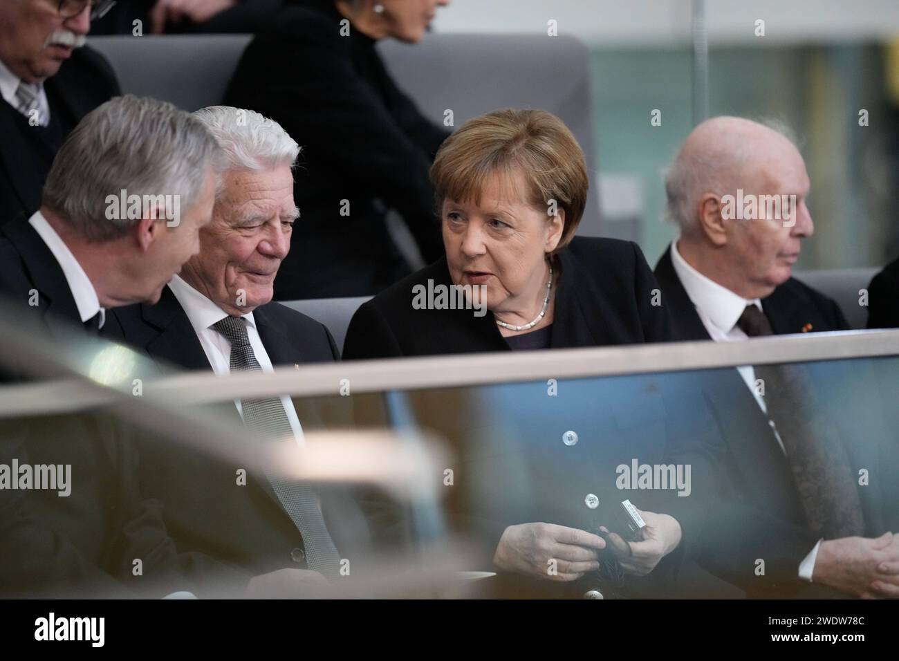 Staatsakt fuer Wolfgang Schaeuble im Deutschen Bundestag Angela Merkel Bundeskanzlerin a.D. gemeinsam mit Joachim Gauck und Christian Wulff beide Bundespraesidenten a.D beim Staatsakt fuer Wolfgang Schaeuble im Deutschen Bundestag, Berlin , 22.01.2024 Berlin Berlin Deutschland *** State ceremony for Wolfgang Schaeuble in the German Bundestag Angela Merkel former Federal Chancellor together with Joachim Gauck and Christian Wulff both former Federal Presidents at the state ceremony for Wolfgang Schaeuble in the German Bundestag, Berlin , 22 01 2024 Berlin Berlin Germany Stock Photo