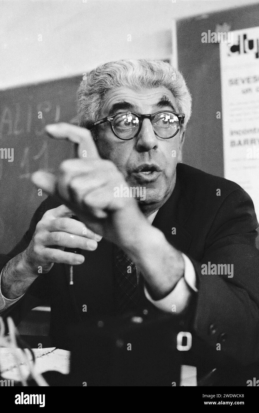 - Barry Commoner (1917 – 2012), biologo e politico statunitense ...