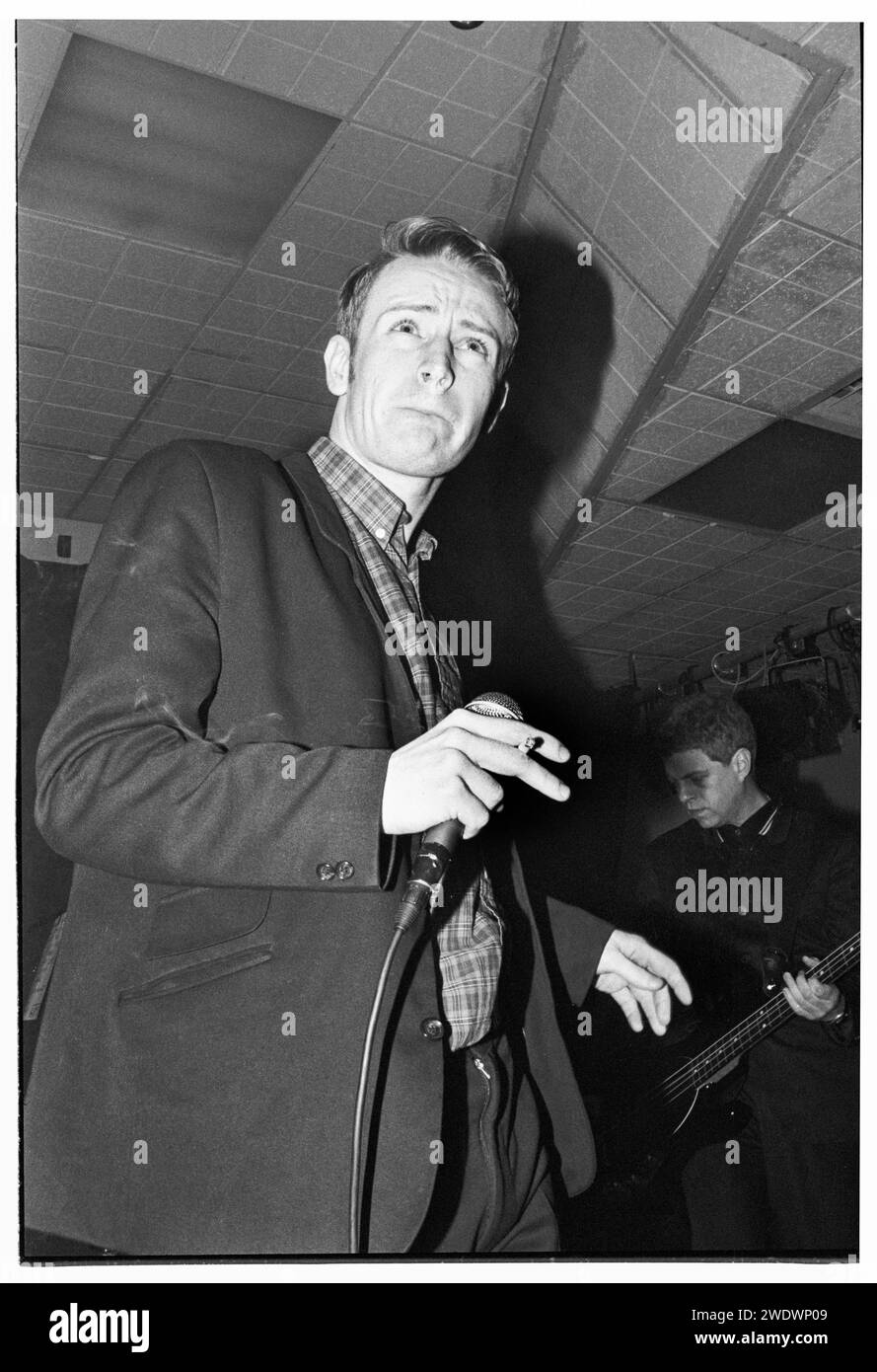 A young Martin Rossiter of the band Gene playing at Glamorgan University in Treforest, Wales, Uk on 20 February 1995. Photo: Rob Watkins. INFO: Gene, a British indie rock band formed in the '90s, showcased a melodic and emotionally charged sound. Led by Martin Rossiter, their albums like 'Olympian' and 'Drawn to the Deep End' conveyed a poignant lyricism, contributing to the rich tapestry of Britpop. Stock Photo