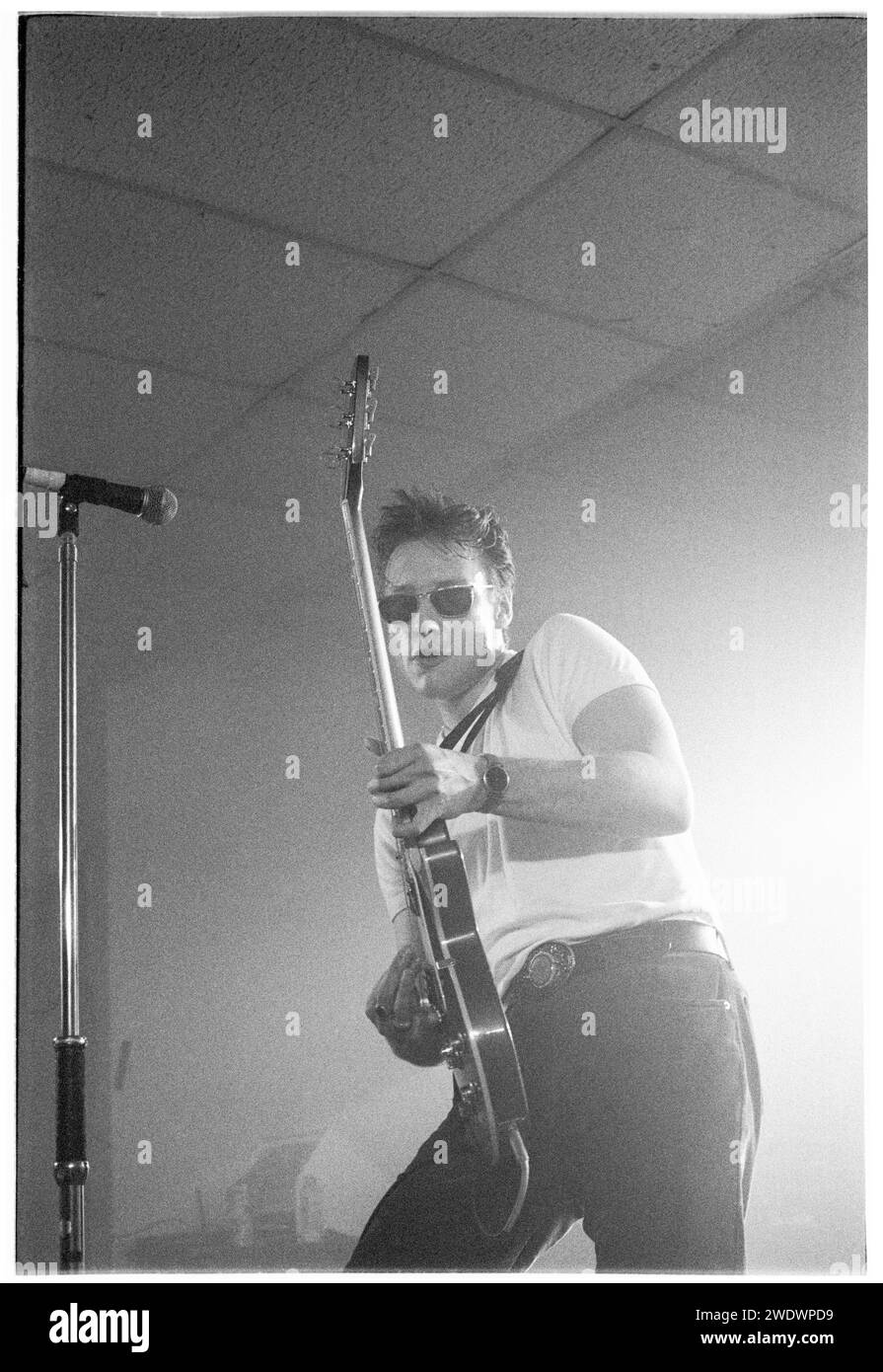 loz-hardy-of-the-band-kingmaker-at-the-trinity-centre-in-bristol