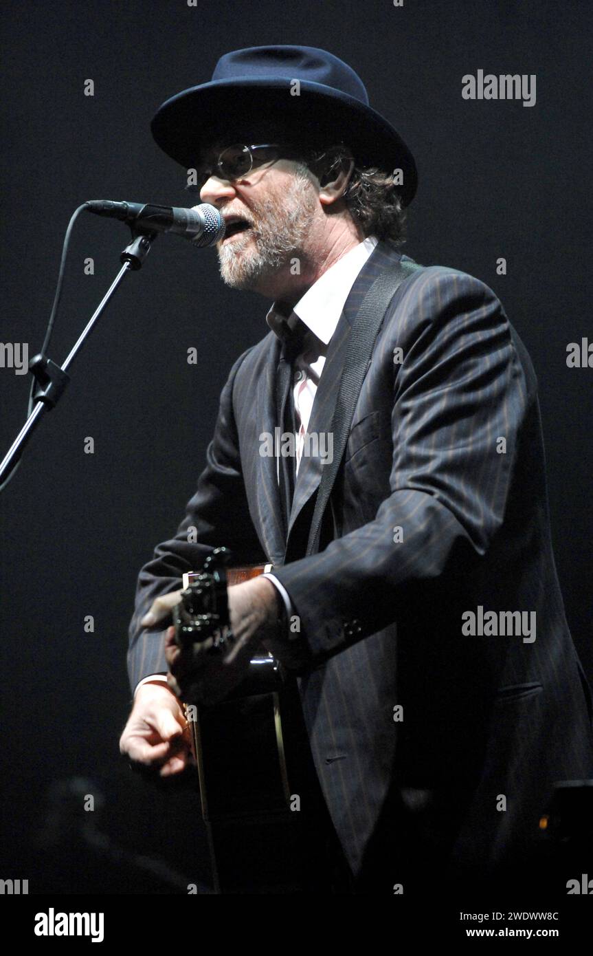 Milan Italy 2008-02-07: Francesco De Gregori , Italian singer, live concert at the Smeraldo Theater Stock Photo