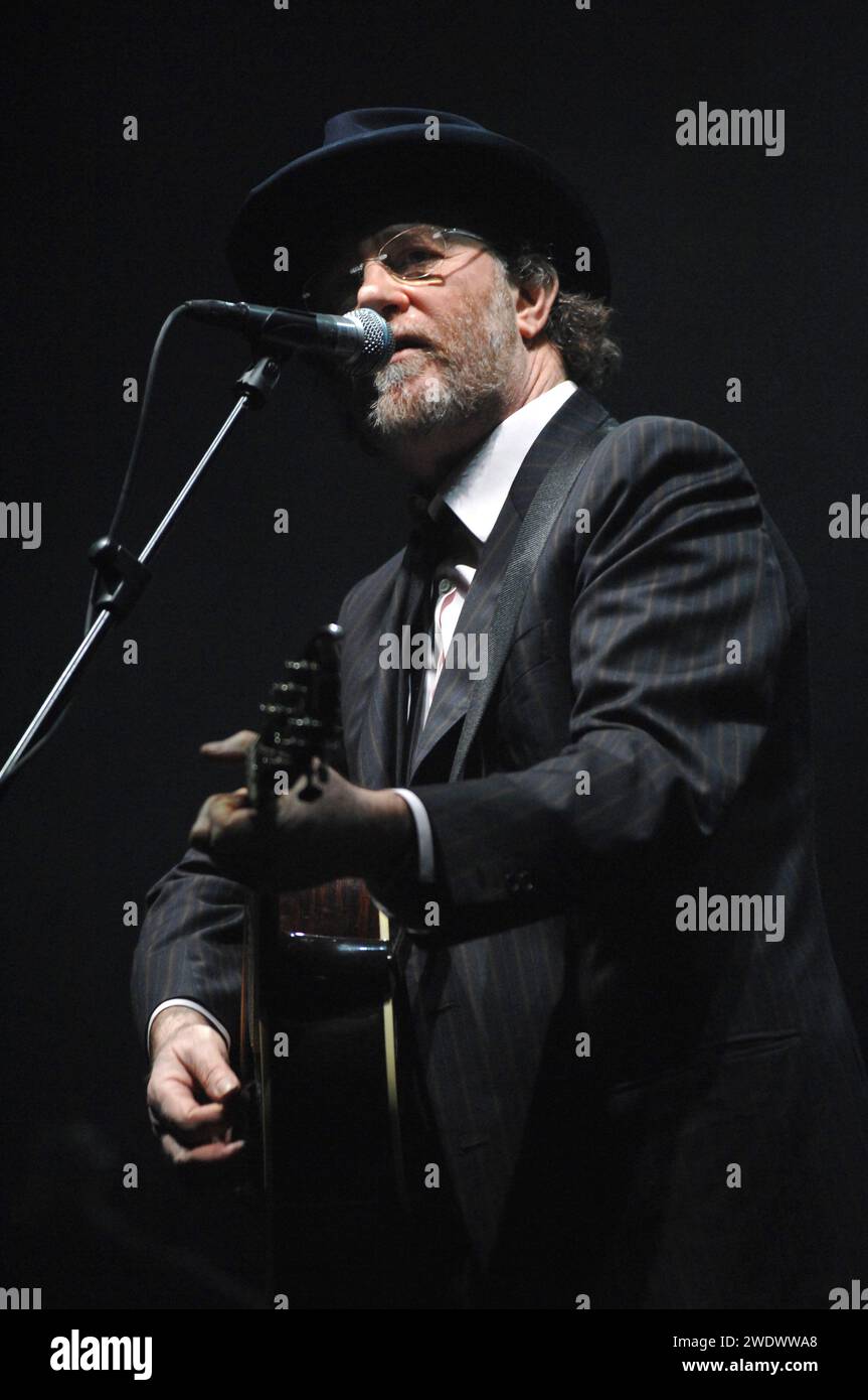 Milan Italy 2008-02-07: Francesco De Gregori , Italian singer, live concert at the Smeraldo Theater Stock Photo