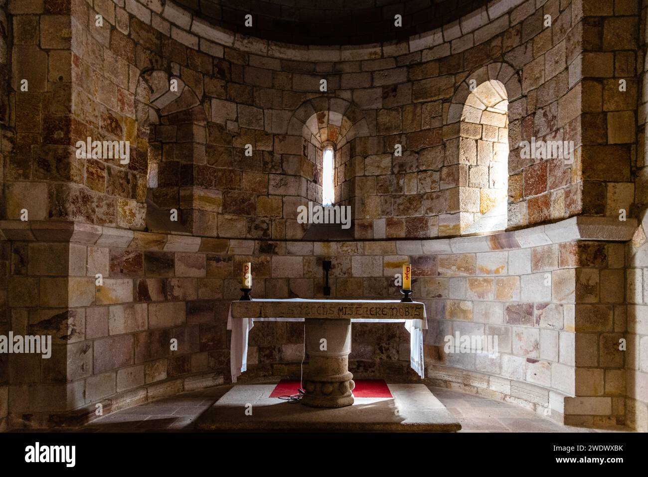 Zamora, Spain - April 7, 2023: Interior view of the altar in the apse of the Church of Santa Maria la Nueva Stock Photo