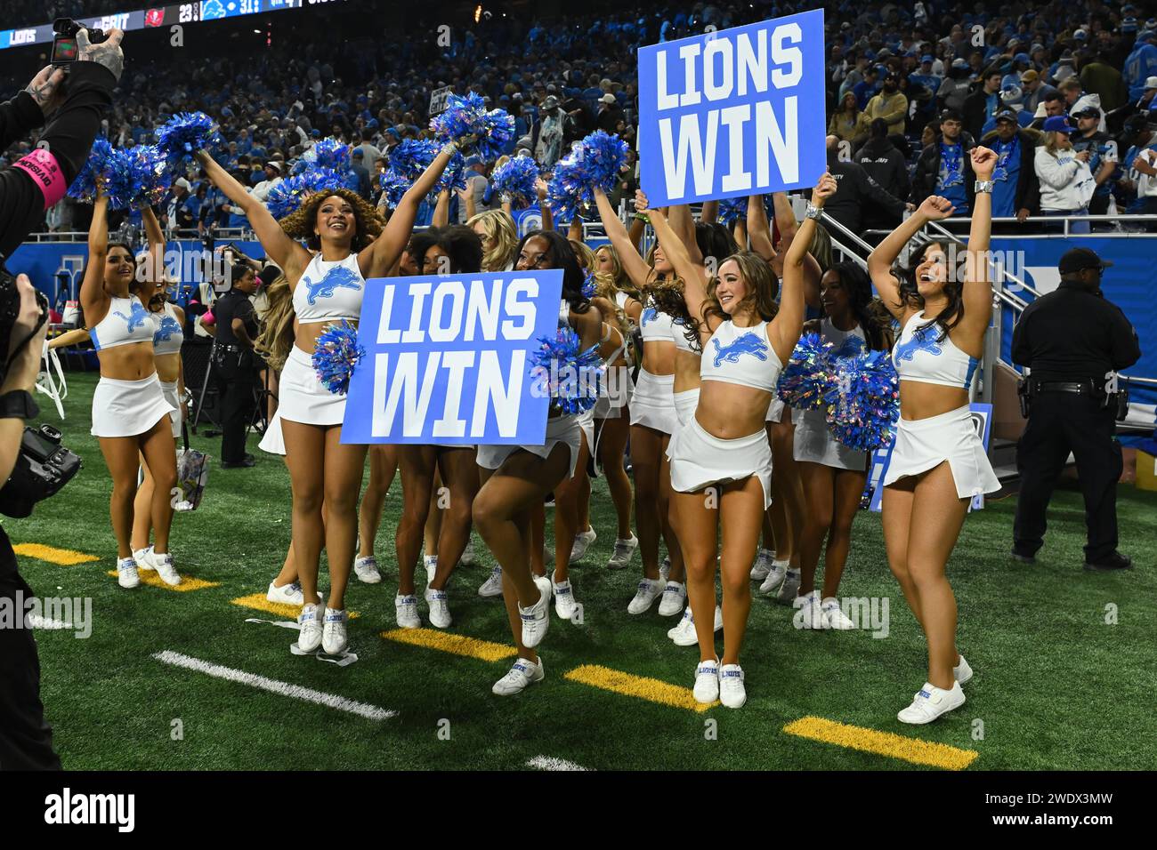 DETROIT, MI - JANUARY 21: Detroit Lions cheerleaders celebrate the Lions second playoff win of the season during the game between Tampa Bay Buccaneers and Detroit Lions on January 21, 2024 at Ford Field in Detroit, MI (Photo by Allan Dranberg/CSM) (Credit Image: © Allan Dranberg/Cal Sport Media) Stock Photo