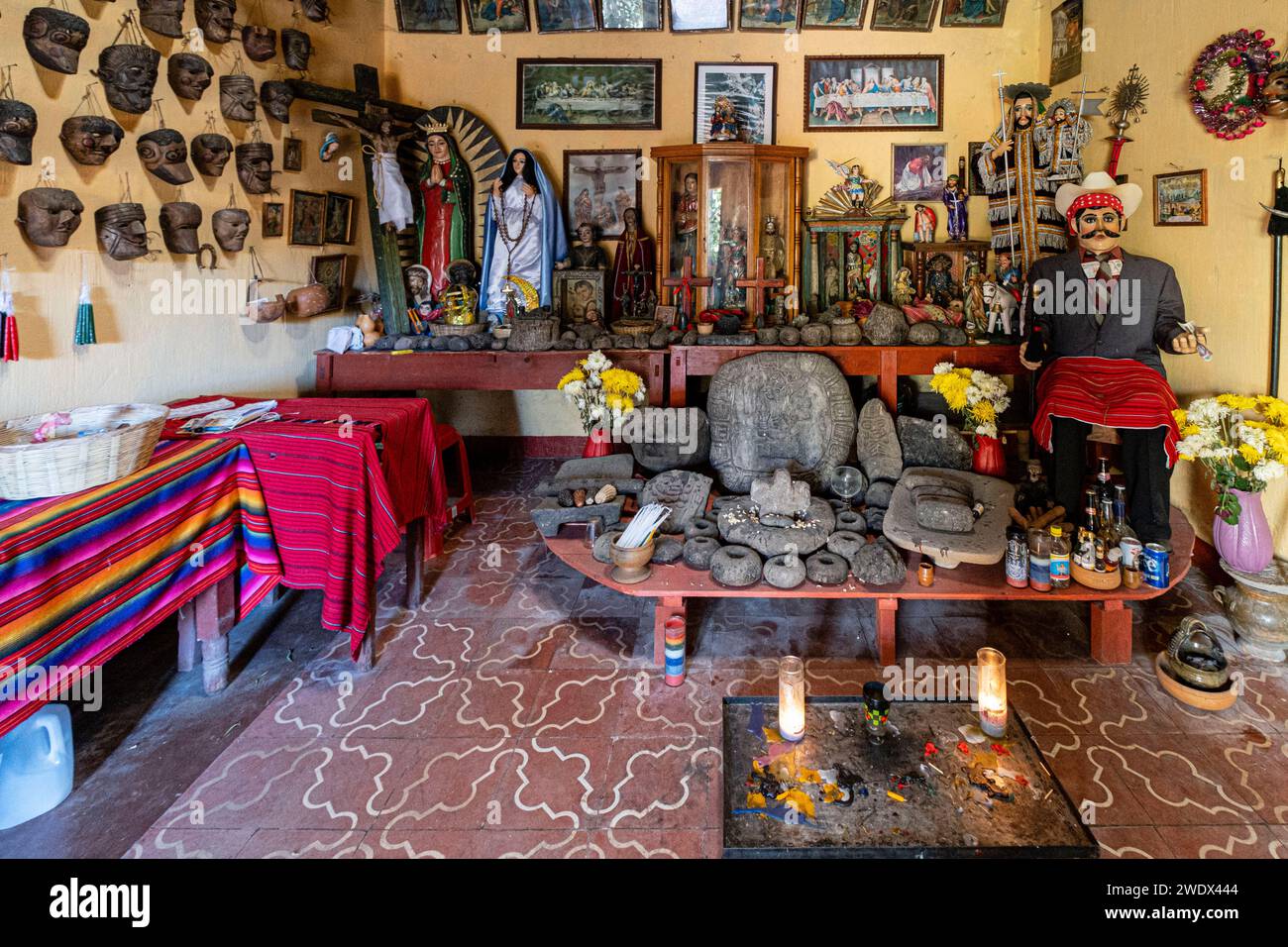 casa museo de Pascual Abaj, cerro Turkaj, Chichicastenango, Quiché, Guatemala, America Central Stock Photo