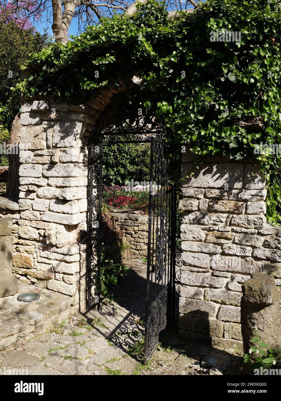 Stone wall overgrown hi-res stock photography and images - Alamy