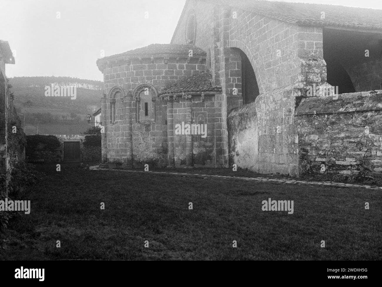 Absis d'una església romànica de Santiago restored Stock Photo - Alamy