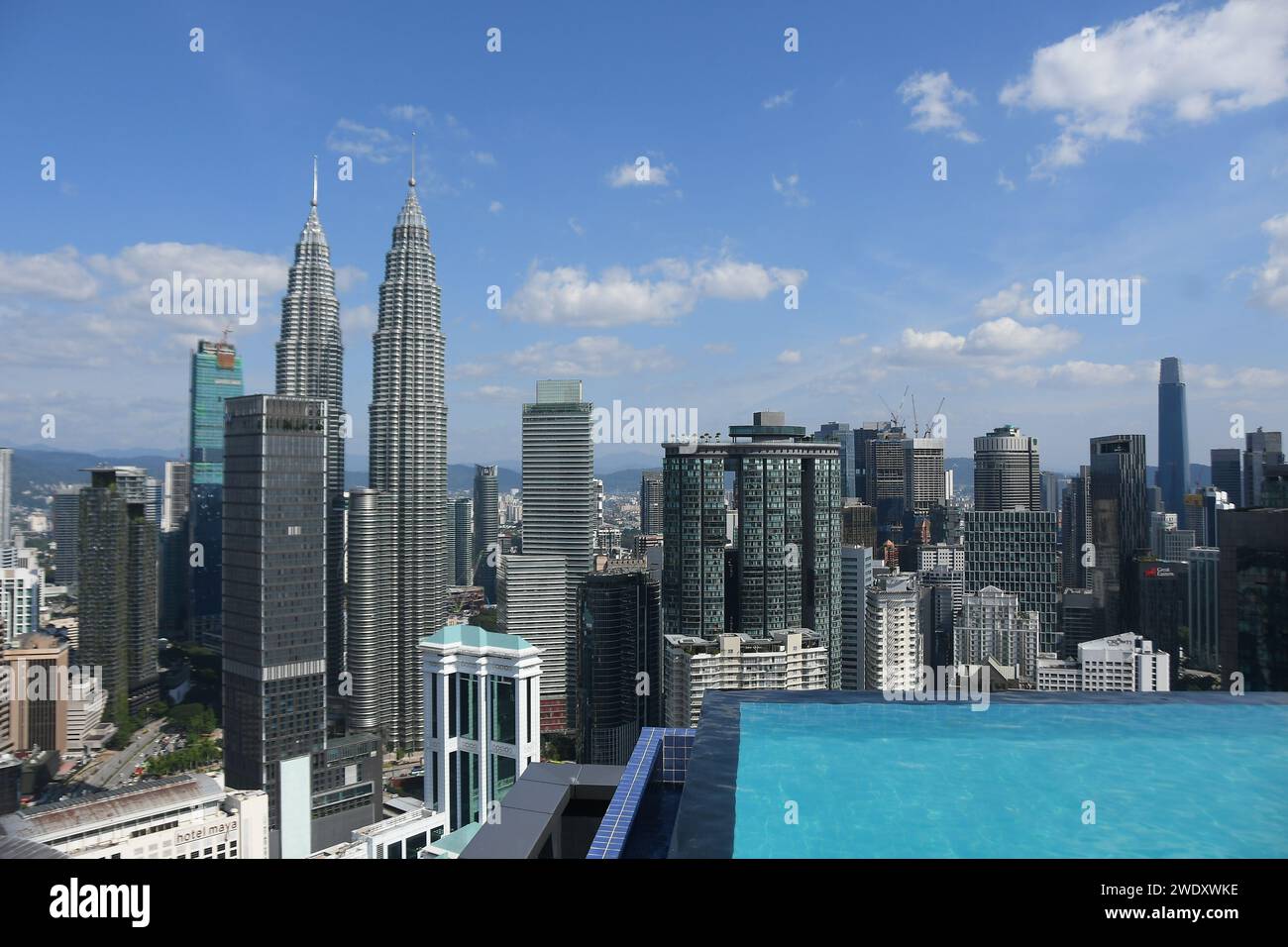 Cityscape with infinity pool and skyline view Stock Photo - Alamy