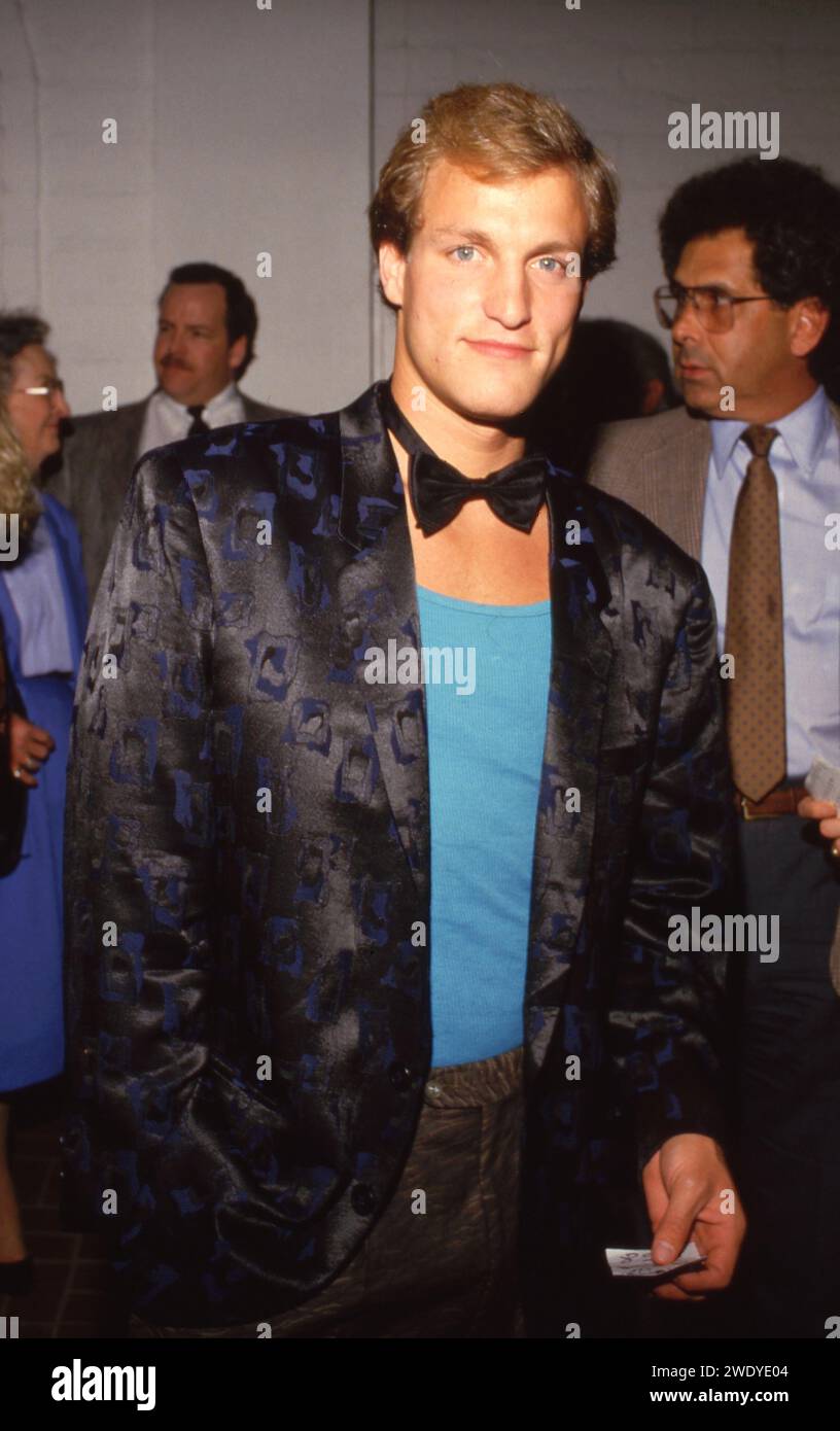 Woody harrelson cheers hi-res stock photography and images - Alamy