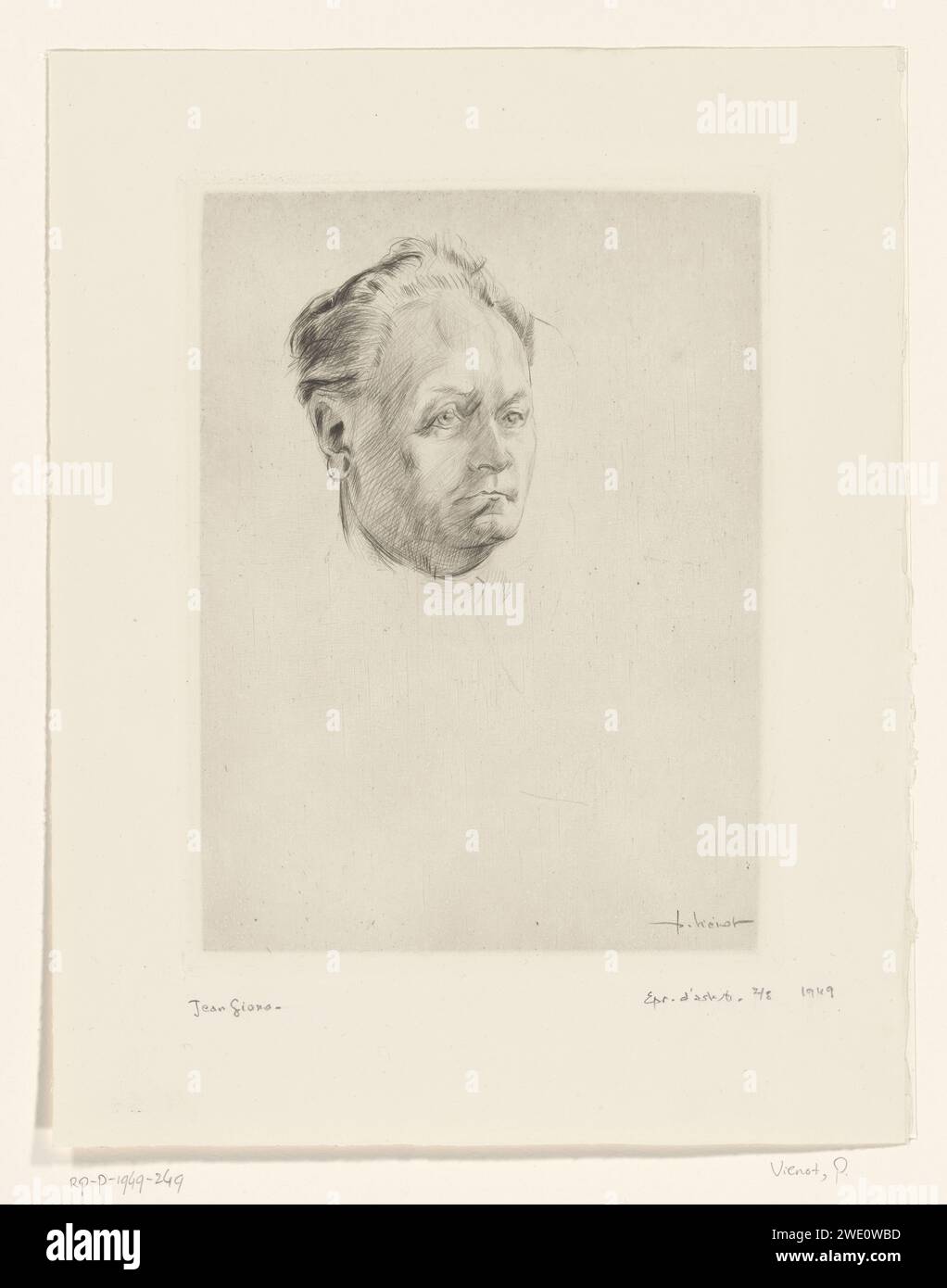 Portret van Jean Giono, Pierre Vienot, 1949 print   paper drypoint historical persons. portrait of a writer Stock Photo