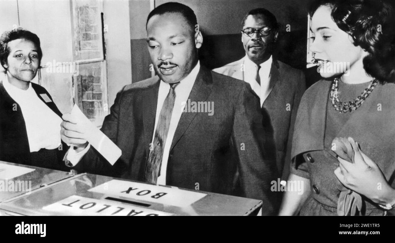 Martin Luther King Jr., along with his wife, Coretta Scott King, casting their votes at a ballot box in Atlanta, Georgia, on November 3, 1964. (USA) Stock Photo
