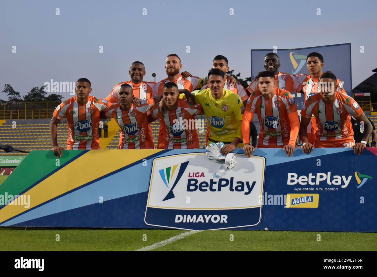 Bogota, Colombia. 22nd Jan, 2024. The Envigado team poses for the official match photo during the Equidad vs Envigado match for the Betplay Dimayor league in the Techo stadium in Bogota, Colombia, January 22, 2024. Photo by: Cristian Bayona/Long Visual Press Credit: Long Visual Press/Alamy Live News Stock Photo