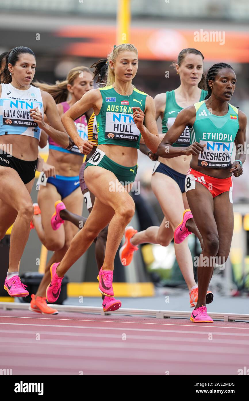 jessica-hull-participating-in-the-1500-meters-at-the-world-athletics