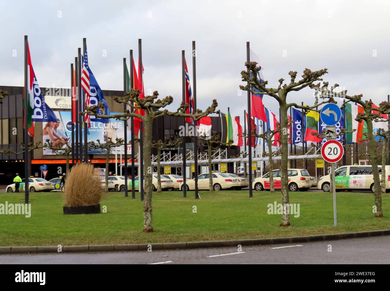  Blick auf den Eingang-Ausgang der Messe Ost Duesseldorf waehrend der Bildidee 