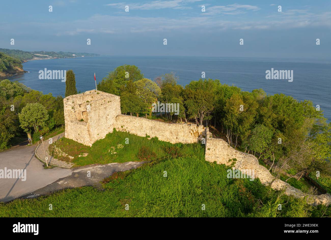 The Ceneviz Castle was built on a cliff located between two bays, 2.5