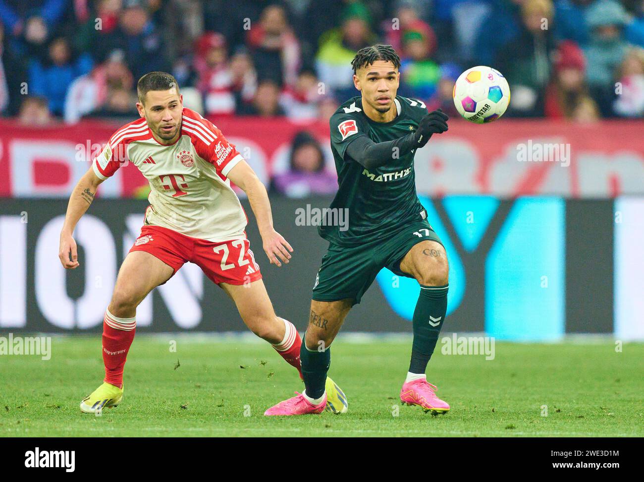 Raphael Guerreiro, FCB 22  compete for the ball, tackling, duel, header, zweikampf, action, fight against Justin Njinmah, BRE 16   in the match  FC BAYERN MUENCHEN - WERDER BREMEN 0-1   on Jan 21, 2024 in Munich, Germany. Season 2023/2024, 1.Bundesliga, FCB, München, matchday 18, 18.Spieltag © Peter Schatz / Alamy Live News    - DFL REGULATIONS PROHIBIT ANY USE OF PHOTOGRAPHS as IMAGE SEQUENCES and/or QUASI-VIDEO - Stock Photo