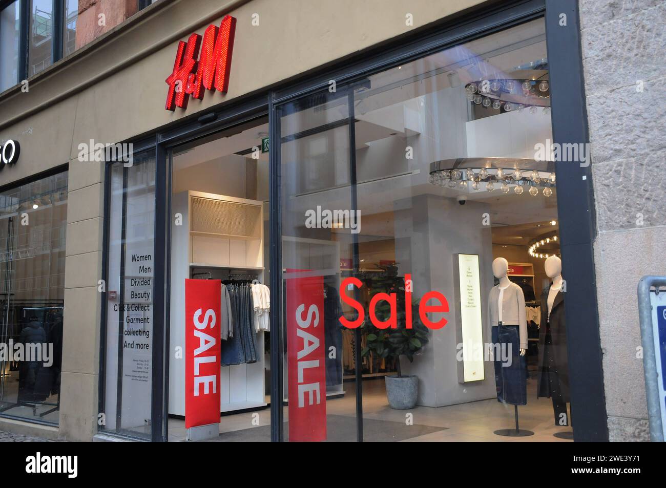 H m store hi res stock photography and images Page 14 Alamy
