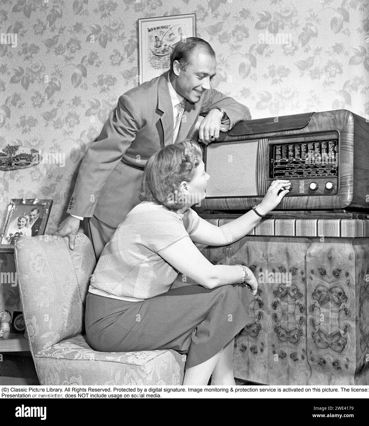 Gunnar Gren and wife listening to the radio. He was one of the trio called Grenoli of AC Milan, a legendary football trio in the 1950s. Kristoffersson AY34-2 Stock Photo