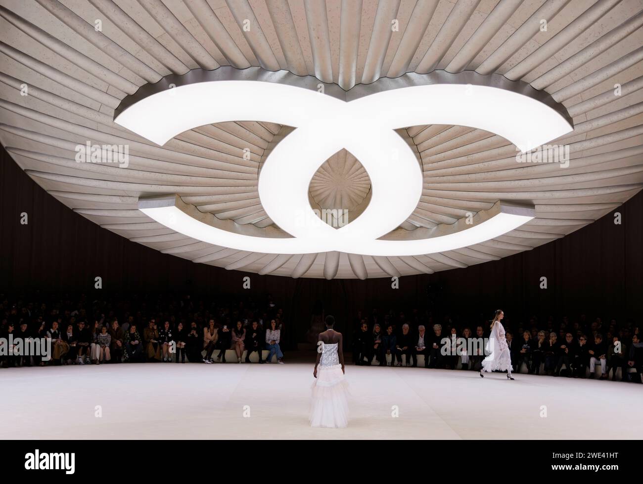 Paris Frankreich 23rd Jan 2024 CHANEL Haute Couture Spring Summer   Paris Frankreich 23rd Jan 2024 Chanel Haute Couture Springsummer 2024 Runway During Paris Haute Couture Fashion Week On January 2024 Paris France 23012024 Credit Dpaalamy Live News 2WE41HT 