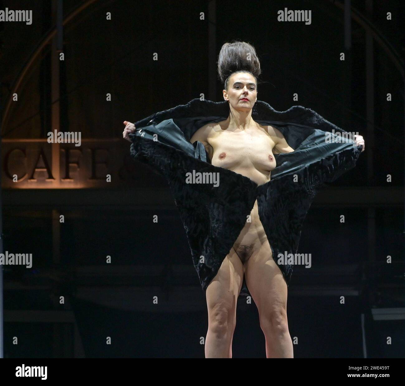 Seksual qiz bilan rus porno filmlarini tomosha qilish