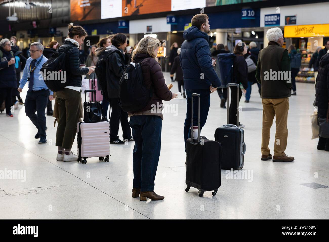 London UK 22nd Jan 2024 Commuters Wait For Delayed Trains At london-uk-22nd-jan-2024-commuters-wait-for-delayed-trains-at