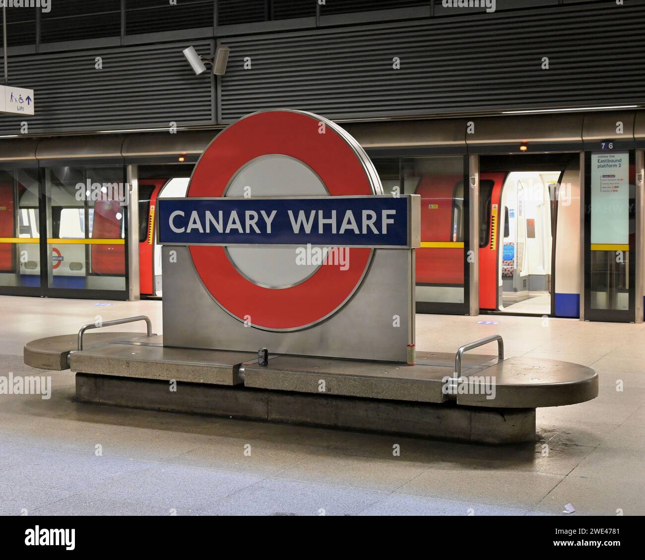 Canary Wharf Tube Station Stock Photo