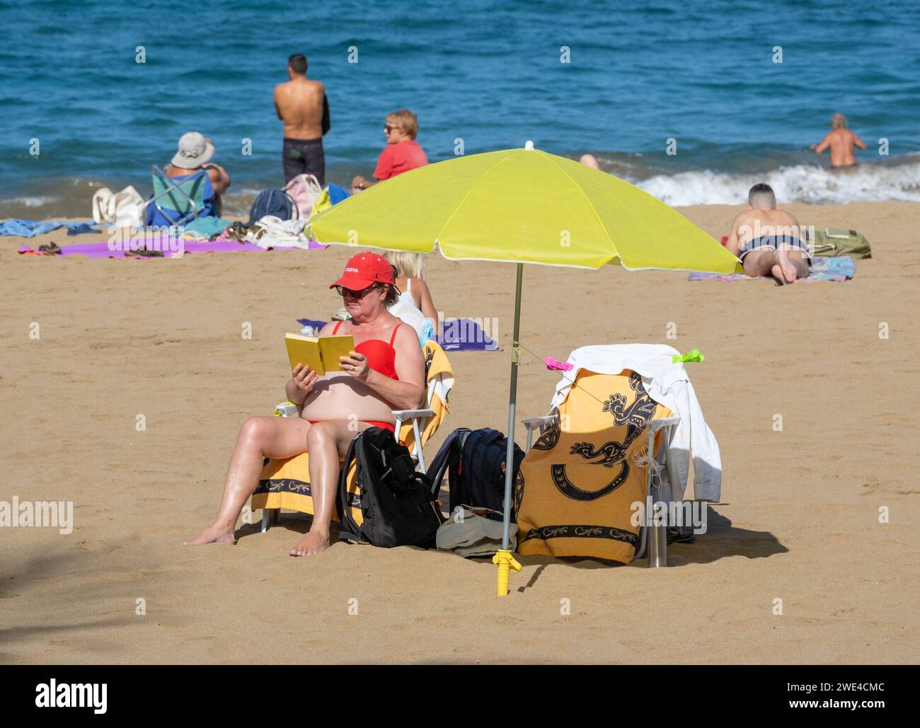 Gran Canaria Canary Islands Spain 23rd January 2024 As The UK Is   Gran Canaria Canary Islands Spain 23rd January 2024 As The Uk Is Battered By Winter Storms Tourists Many British Bask In Glorious January Sunshine On The City Beach In Las Palmas Credit Alan Dawsonalamy Live News 2WE4CMC 