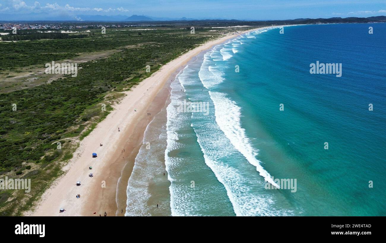 Aerial turquoise ocean sandy beach hi-res stock photography and images ...