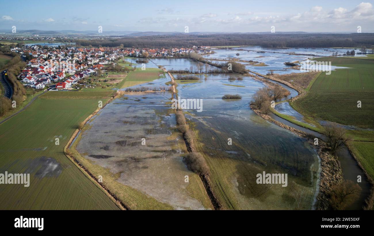 Nidder PRODUCTION - 24 January 2024, Hesse, Nidderau: Water on a floodplain in ...