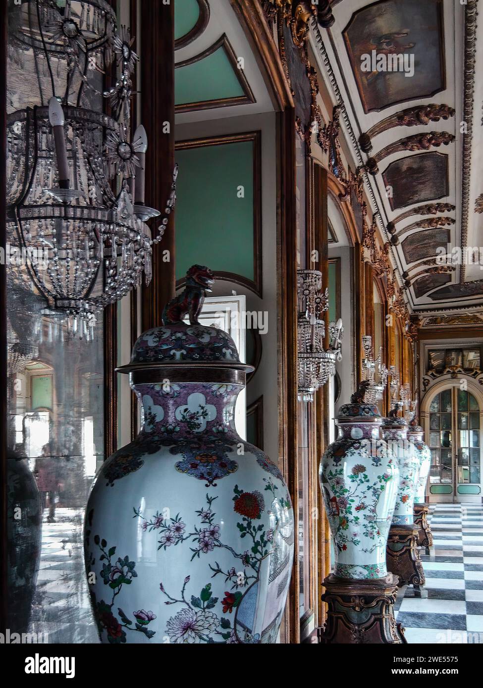 Palacio Nacional de Queluz National Palace. Oriental Chinese pots in Sala dos Embaixadores aka Sala dos Embaixadores. Sintra, Portugal Stock Photo