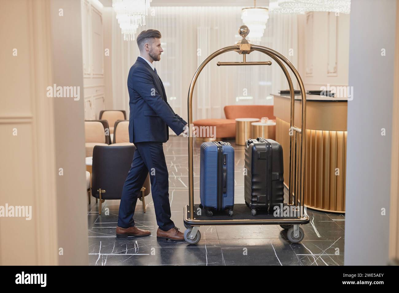 Bell boy hotel luggage hi res stock photography and images Alamy
