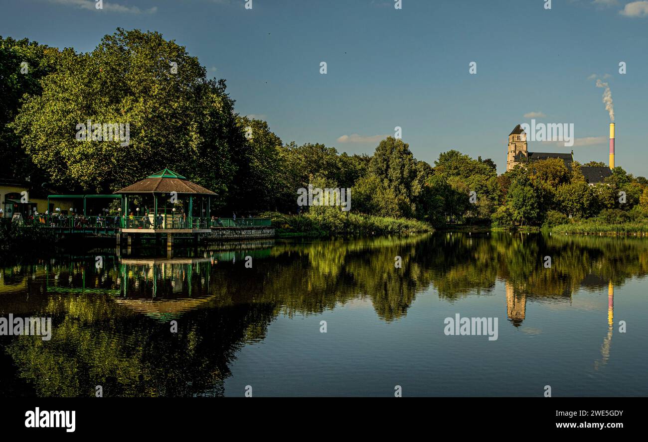 Schlossteichpark in Chemnitz, Café Milchhäuschen and Schlosskirche, Saxony, Germany Stock Photo