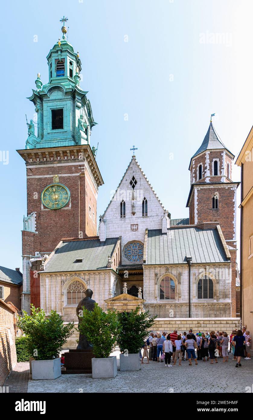 Cathedral on the Wawel Plateau (Wzgórze Wawelskie) in the Old Town of Kraków in Poland Stock Photo