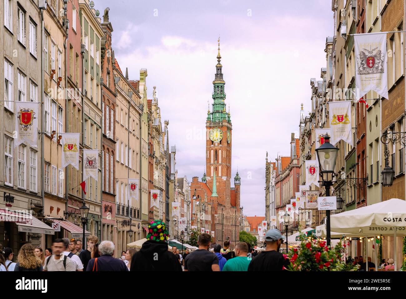 Town hall and langgasse with houses hi-res stock photography and images ...