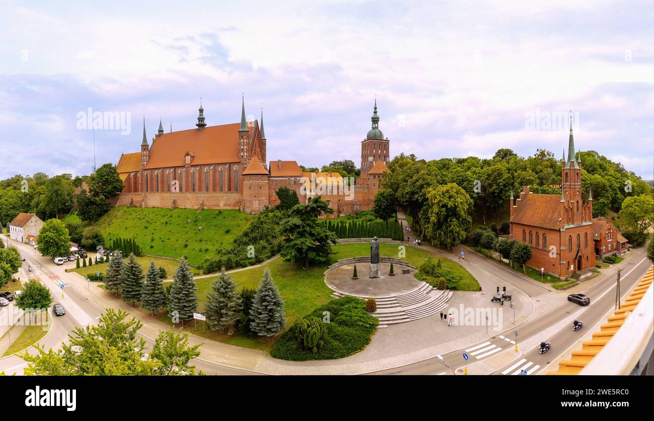 Cathedral Hill, Cathedral (Frauenburg Cathedral), Bishop&#39;s Palace (Stary Pałac Biskupi), High Tower (Wieża Radziejowskiego), Copernicus Tower (Wie Stock Photo