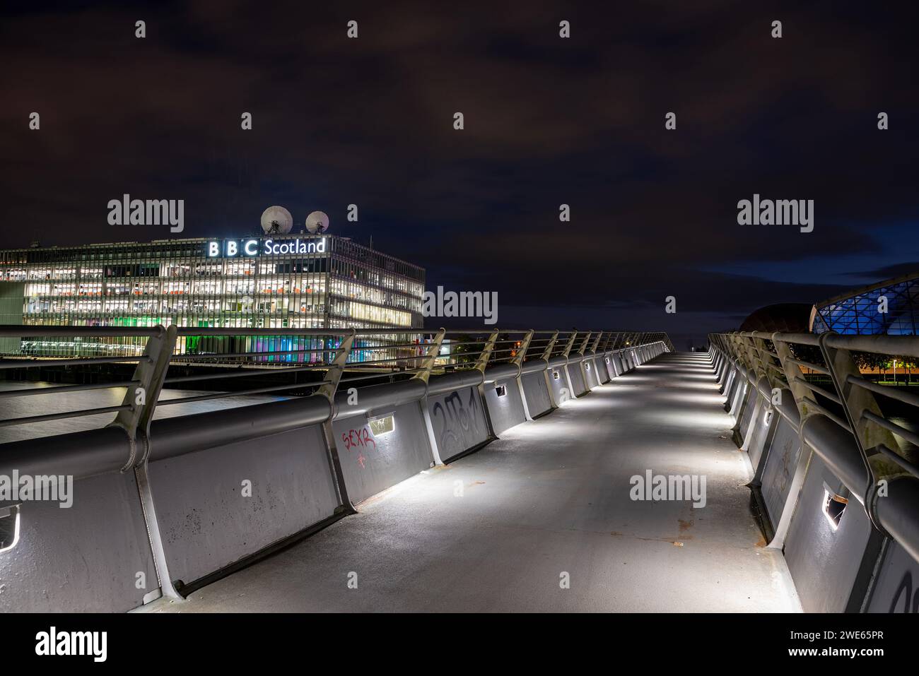 Millennium Bridge over River Clyde in Glasgow towars BBC Scotland Headquarters. Stock Photo