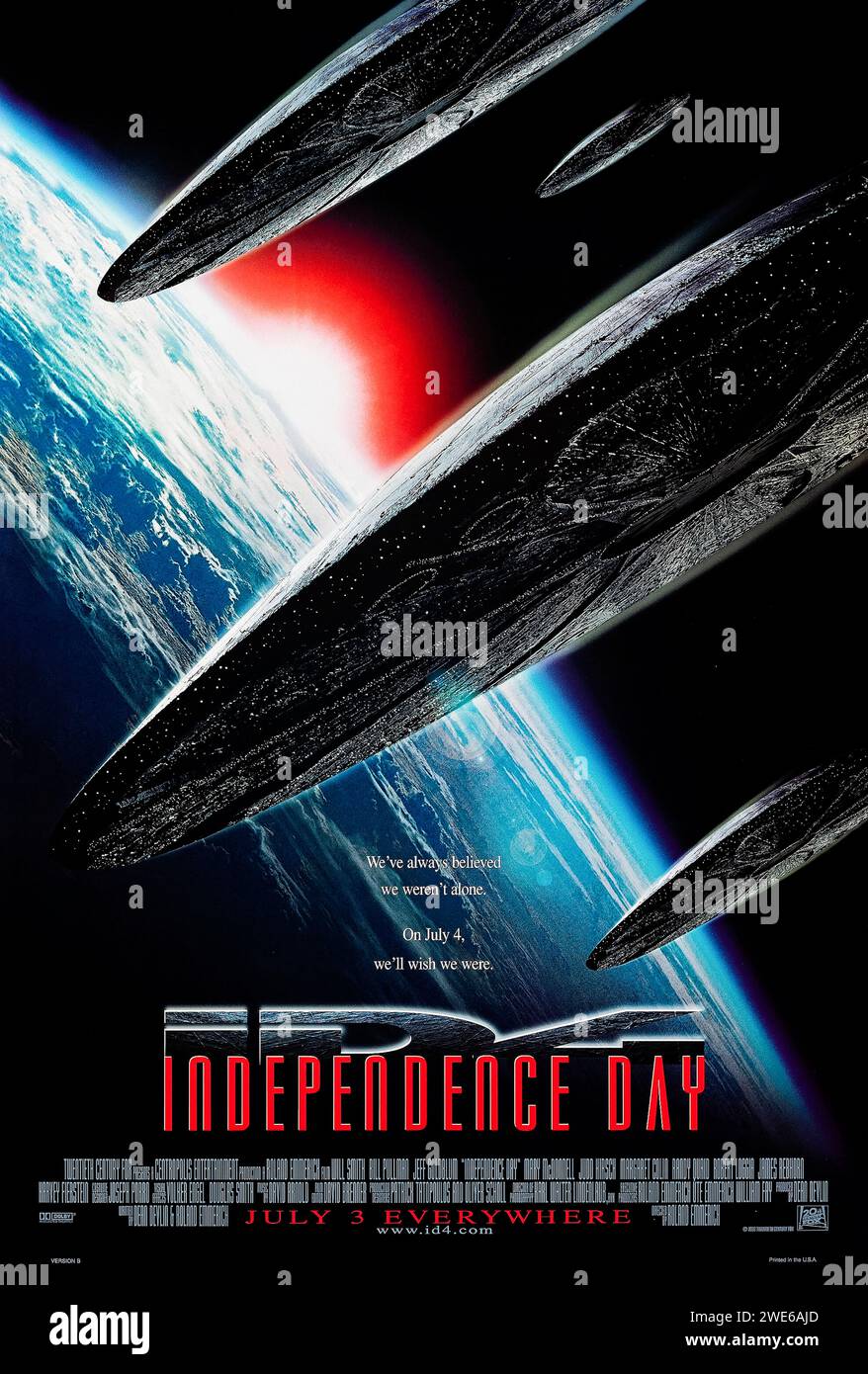 Independence Day (1996) directed by Roland Emmerich and starring Will Smith, Bill Pullman and Jeff Goldblum. The aliens are coming and their goal is to invade and destroy Earth. Fighting superior technology, mankind's best weapon is the will to survive. Photograph of an original 1996 US one sheet poster. ***EDITORIAL USE ONLY*** Credit: BFA / 20th Century Fox Stock Photo