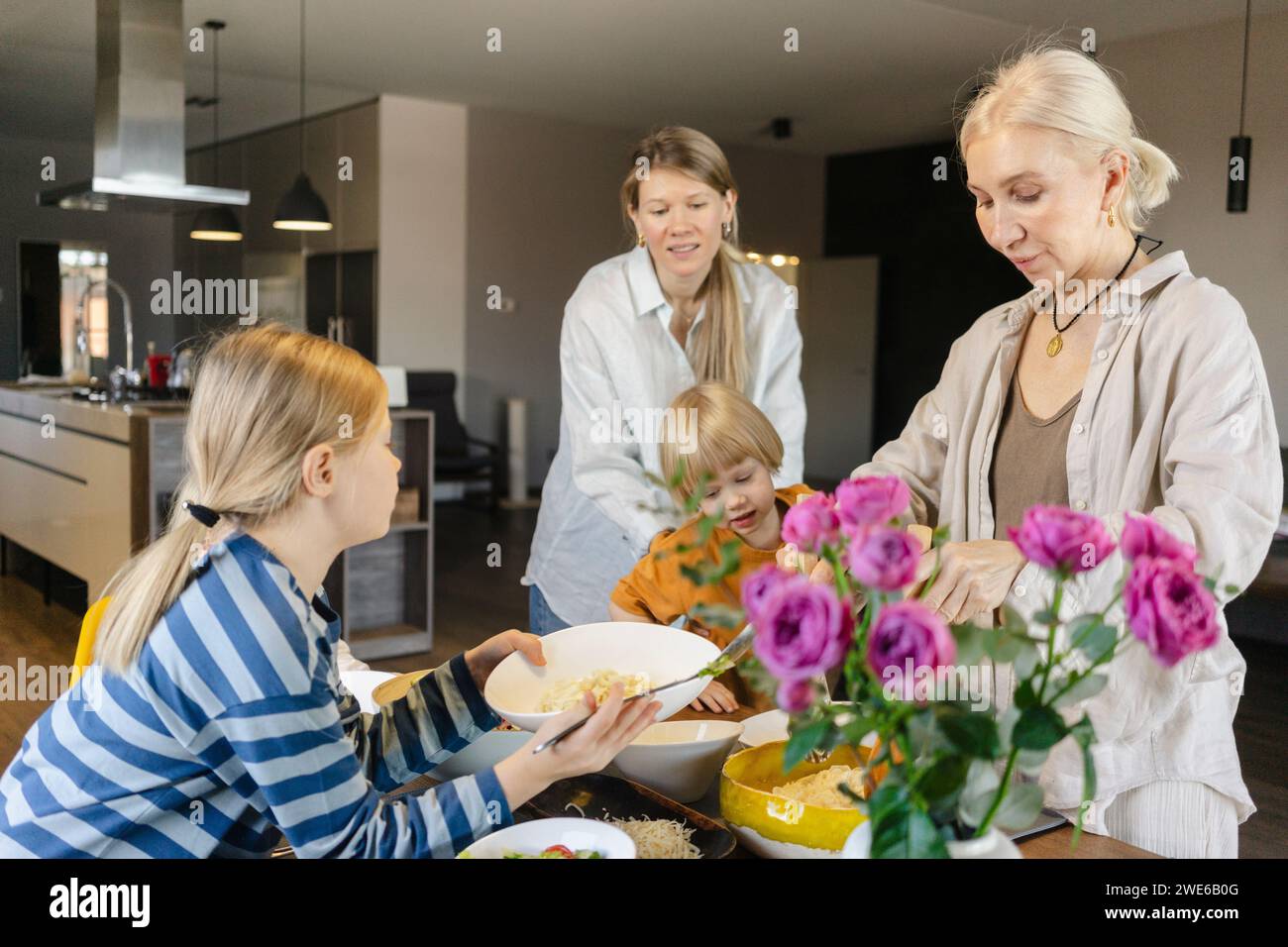 Family dining table hi-res stock photography and images - Alamy