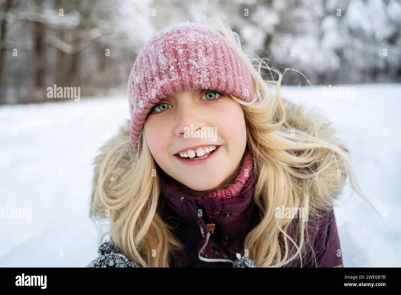 Blond girl in knitted hat hi-res stock photography and images - Alamy