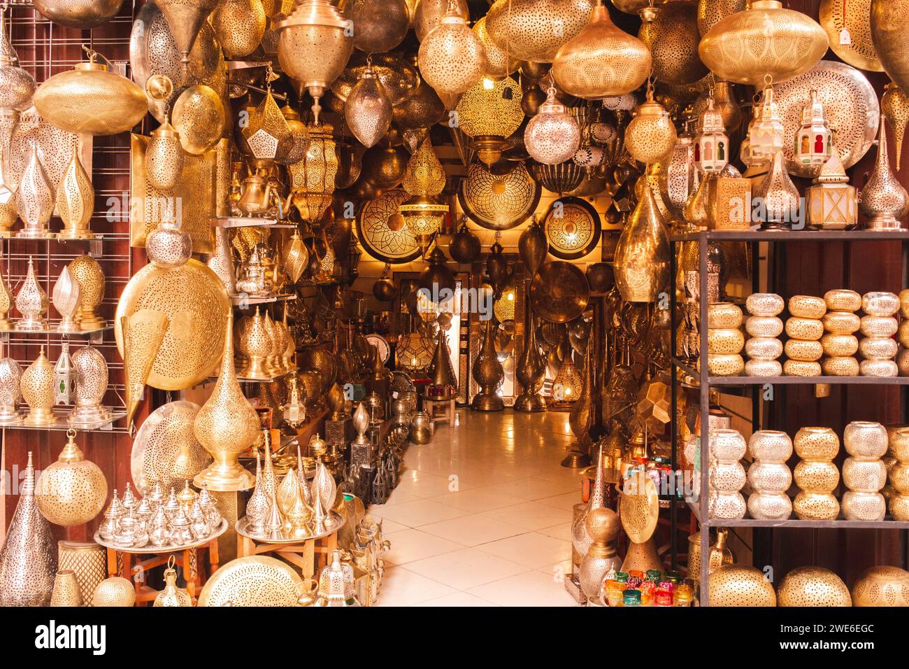 Antique lamp shop in market Stock Photo