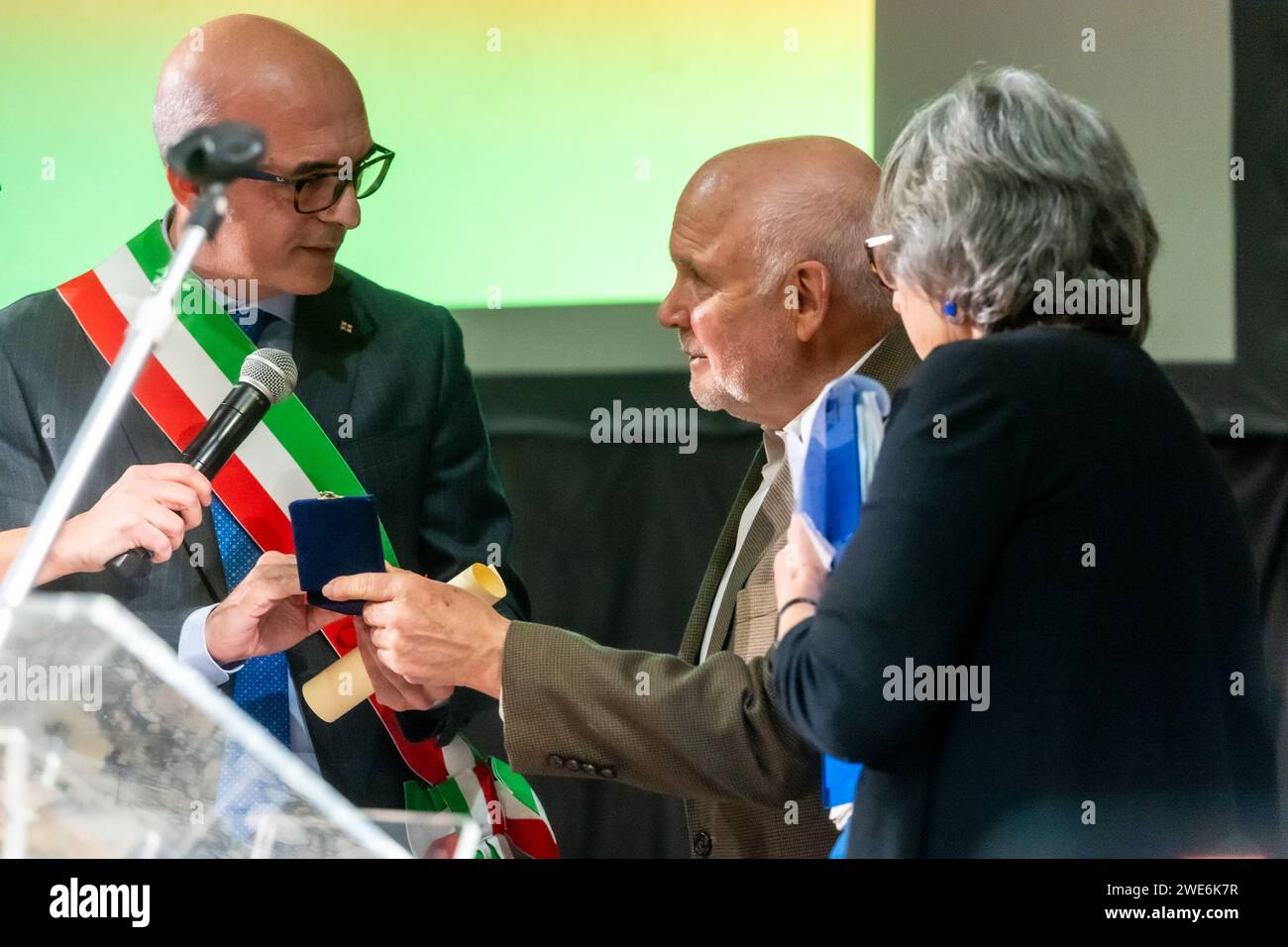 steve-mccurry-the-great-american-photographer-receives-the-city-of