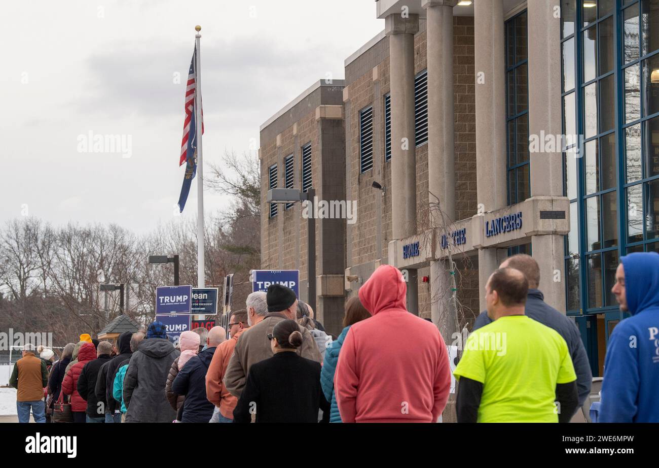 Londonderry, United States. 23rd Jan, 2024. People wait in line to vote in the New Hampshire