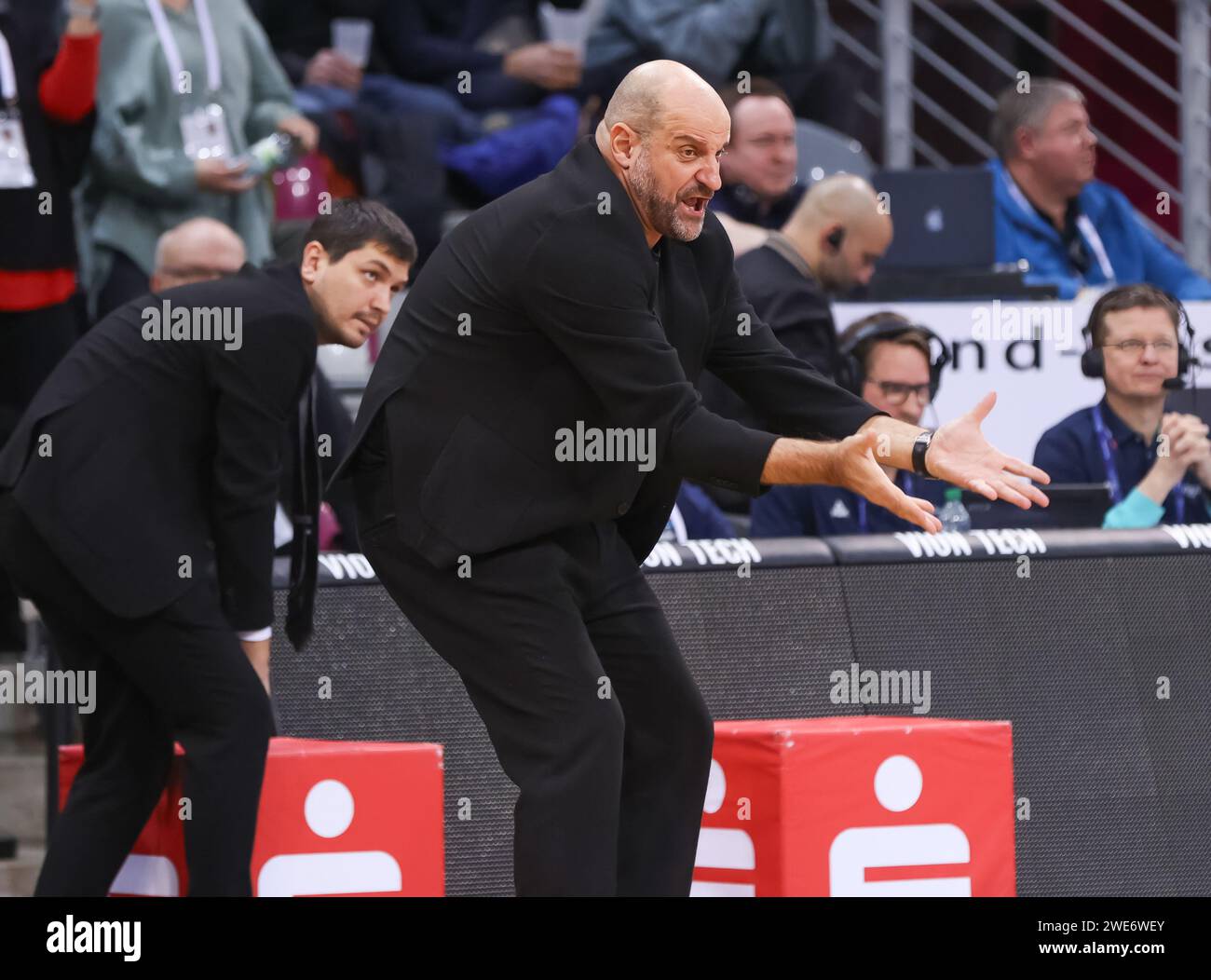 Bonn, Deutschland. 23rd Jan, 2024. Headcoach Zvezdan Mitrovic ...