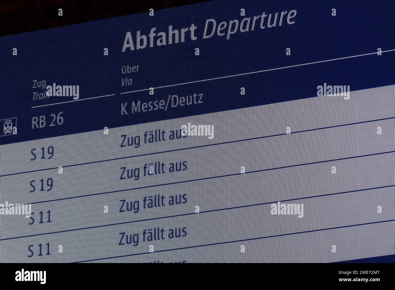 Zug fällt aus Die Informationstafeln weisen auf den Streik und den