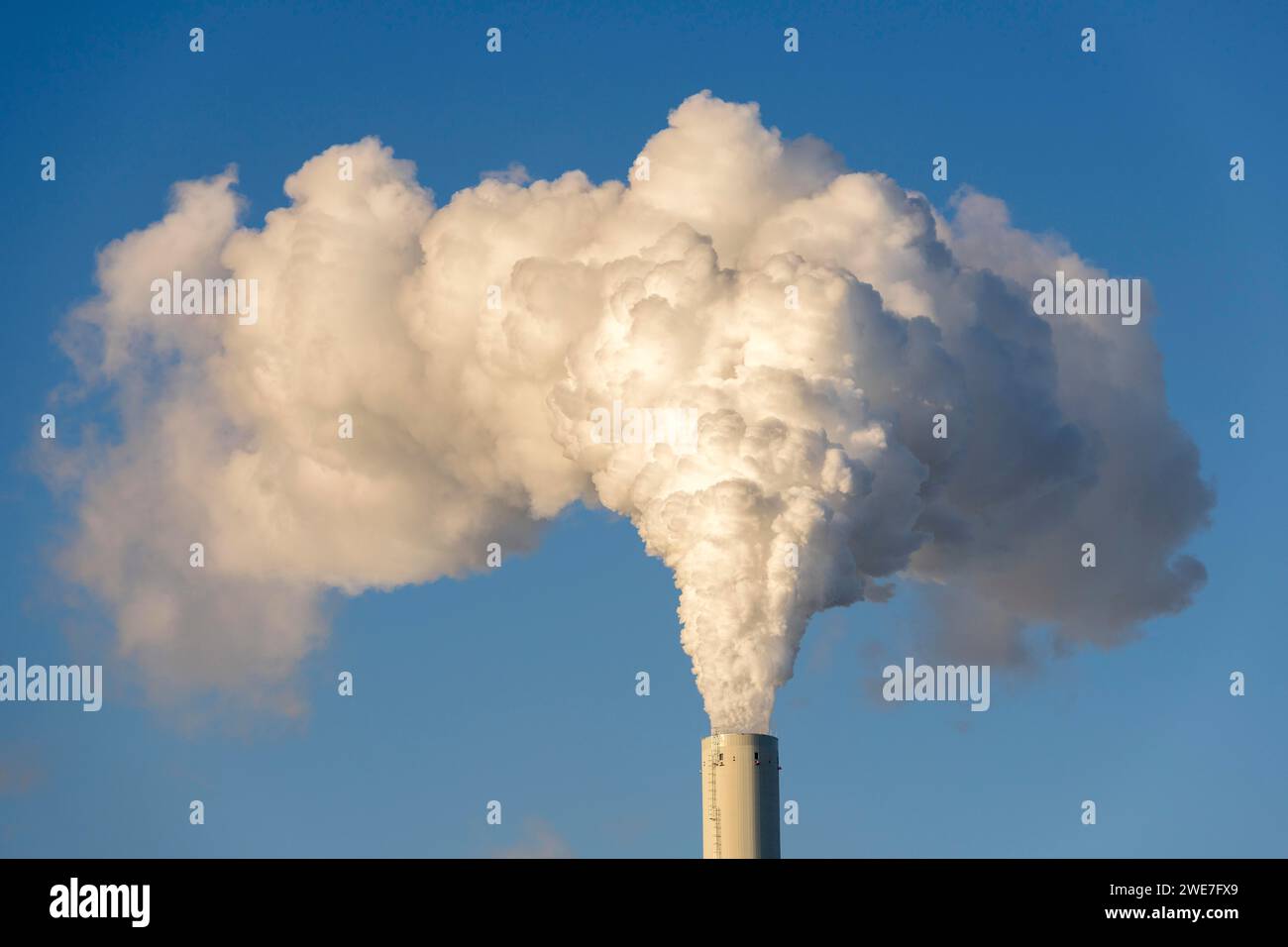 Symbolic image energy transition, fossil fuels, smoking chimney