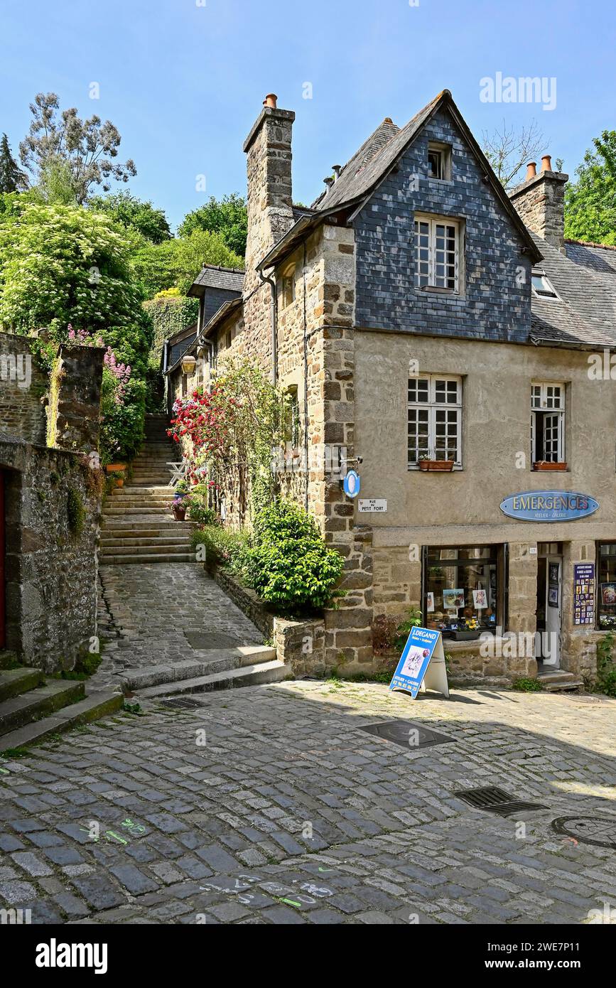 Streets and alleys of the old town, Dinan, Cotes d'Armor, Brittany ...