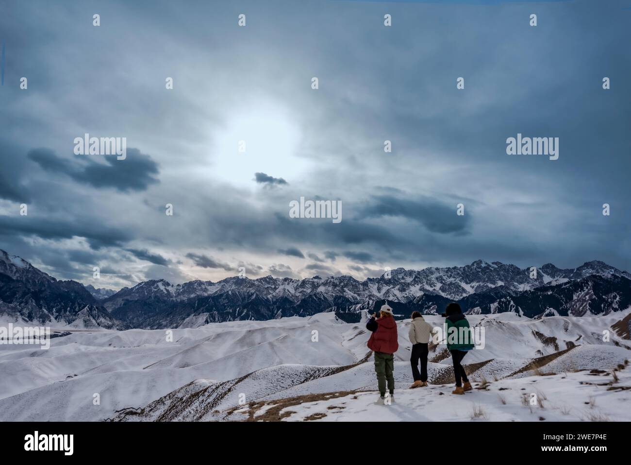 KARAMAY, CHIAN - JANUARY 25, 2023 - Tourists look at the snow scenery ...